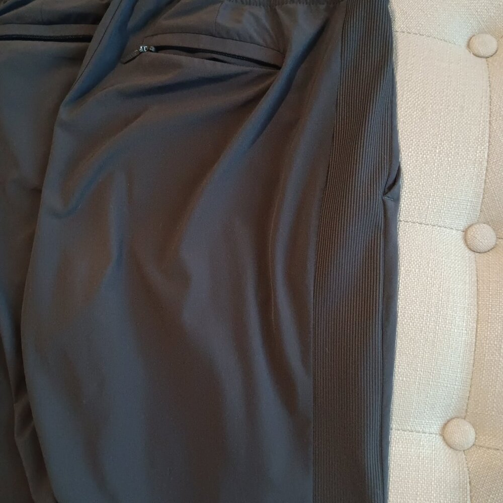 Womans Athleta bottoms size 2 / gray - Picture 7 of 7